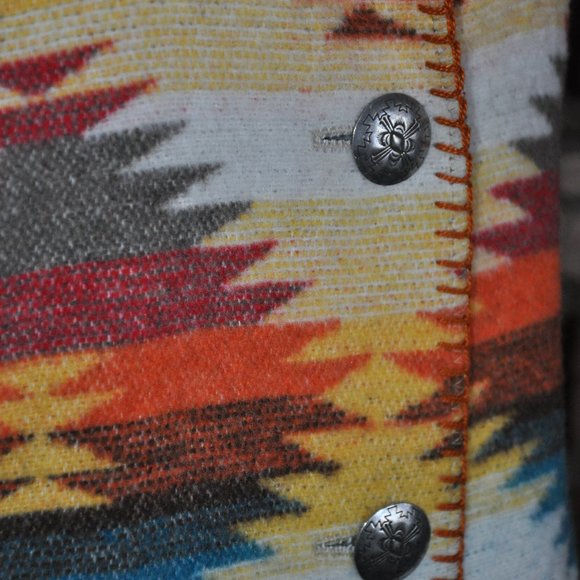 Southwestern Blanket Fleece VEST Sleeveless Coat Metal Etched Buttons L - Picture 3 of 3